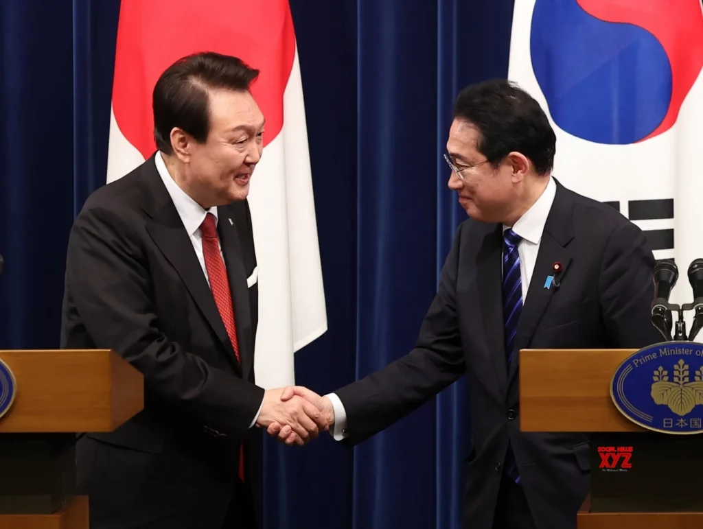 South Korean President Yoon Suk-yeol (left) with Japanese Prime Minister Fumio Kishida in Tokyo on March 16,