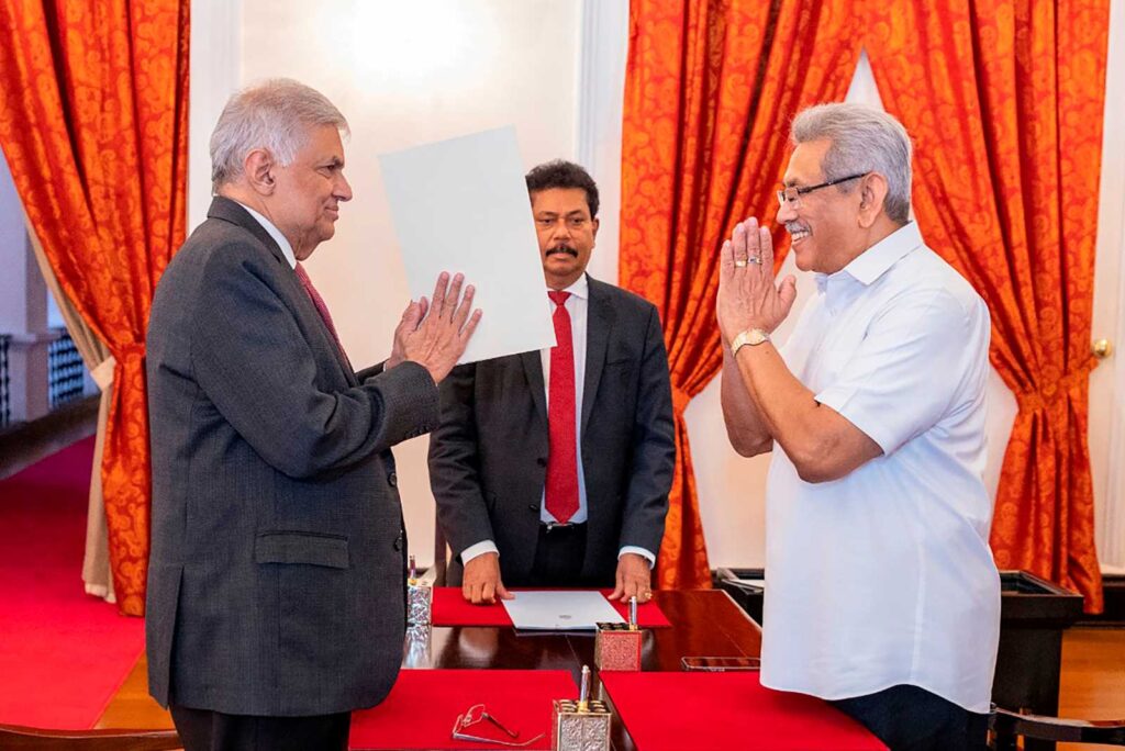 Ranil Wickremesinghe (left) and Gotabaya Rajapaksa