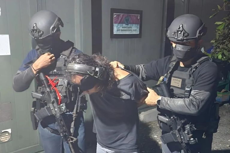 Counter-terrorism police in Indonesia have arrested 11 suspected militants